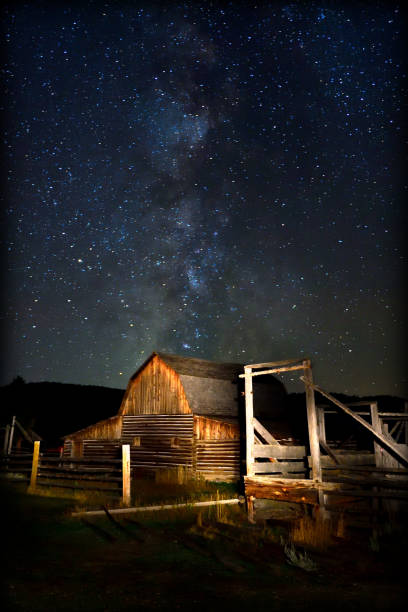 istock Milky Way over Moulton 1182073347