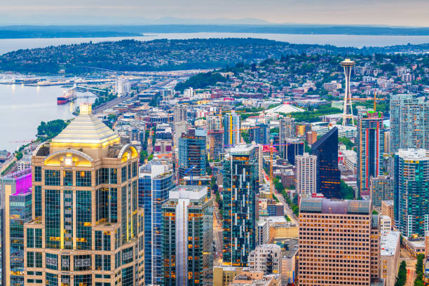 skyline del centro di seattle, washington, stati uniti - seattle night skyline architecture and buildings foto e immagini stock