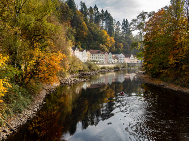 canoeing on the ilz in autumn - mountain lake austria bavaria imagens e fotografias de stock