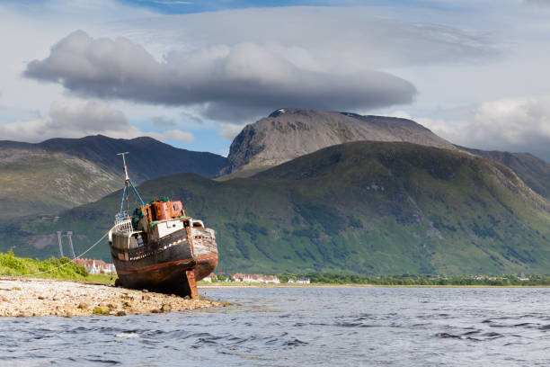 ben nevis, scozia la montagna più alta della gran bretagna - ben nevis nevis ben loch foto e immagini stock