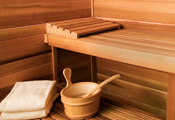 vue de l'intérieur d'un sauna salle de bains - sauna photos et images de collection