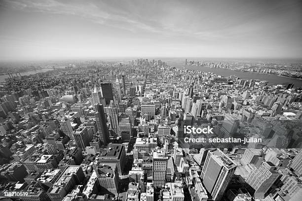Photo libre de droit de Vue Aérienne De Manhattan banque d'images et plus d'images libres de droit de Gratte-ciel - Gratte-ciel, Image en noir et blanc, New York City