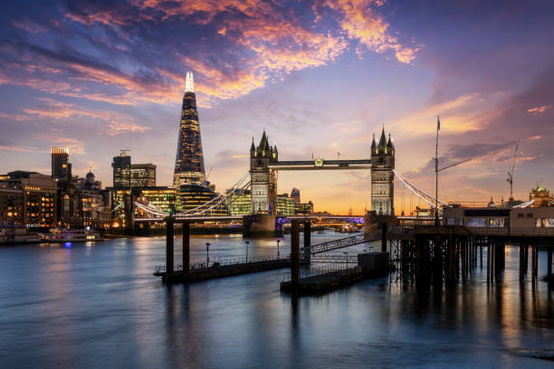 영국 런던의 조명 스카이라인 - uk river panoramic reflection 뉴스 사진 이미지