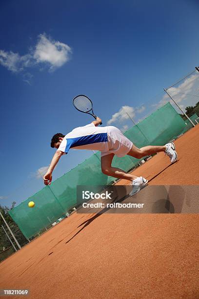 Photo libre de droit de Courts De Tennis banque d'images et plus d'images libres de droit de Adulte - Adulte, Balle de tennis, Balle ou ballon