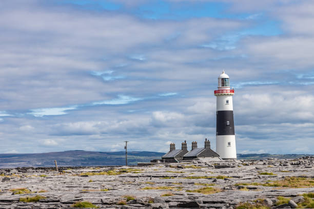 lighthouse  in inisheer island - inisheer imagens e fotografias de stock