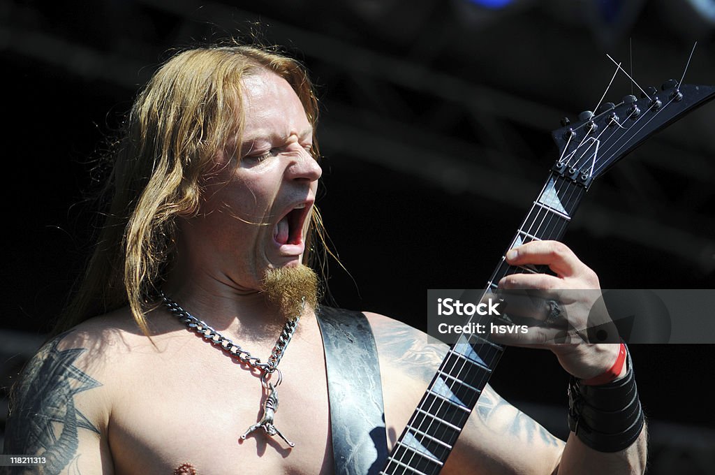 metal guitarrista tocando la muerte - Foto de stock de Metal libre de derechos