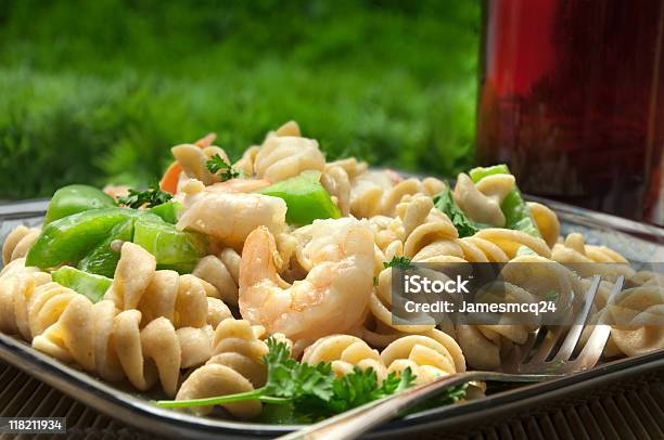 Ensalada De Pescados Y Mariscos Pasta Foto de stock y más banco de imágenes de Alimento - Alimento, Cena, Color - Tipo de imagen