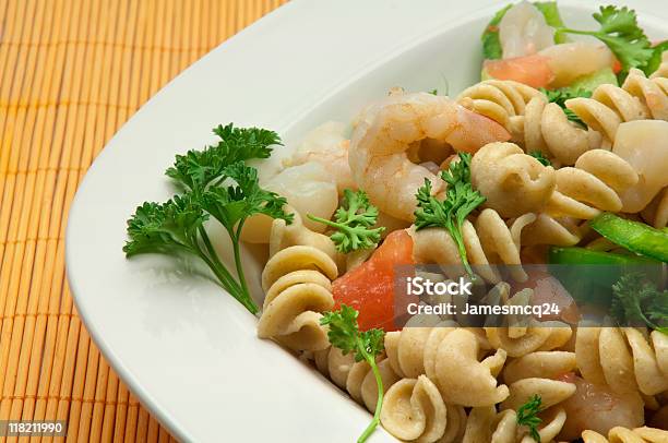 Insalata Di Frutti Di Mare Pasta - Fotografie stock e altre immagini di Alimentazione sana - Alimentazione sana, Cena, Cibo