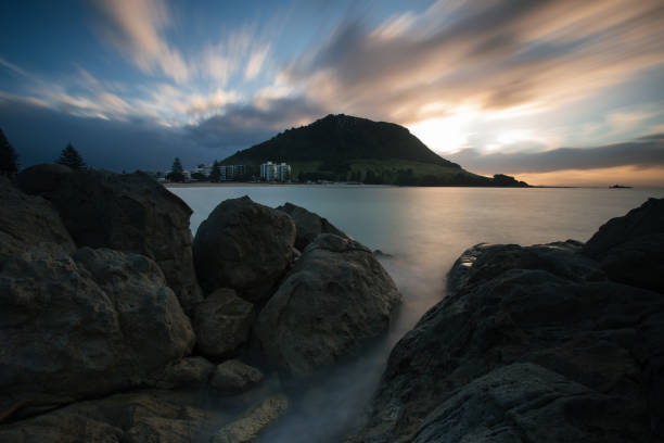 istock Mount Maunganui Sunrise 1182128616