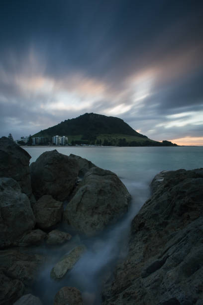 istock Mount Maunganui Sunrise 1182129326