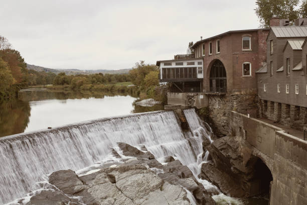 istock New England road trip in the Fall 1182131036