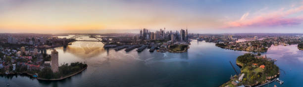 d sy kugeln high rise dark close pan - sydney australia the rocks australia architectural styles stock-fotos und bilder