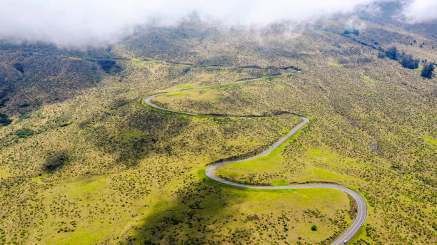 구름 위의 할레아칼라 구불 구불 한 도로 9 - haleakala national park mountain winding road road 뉴스 사진 이미지