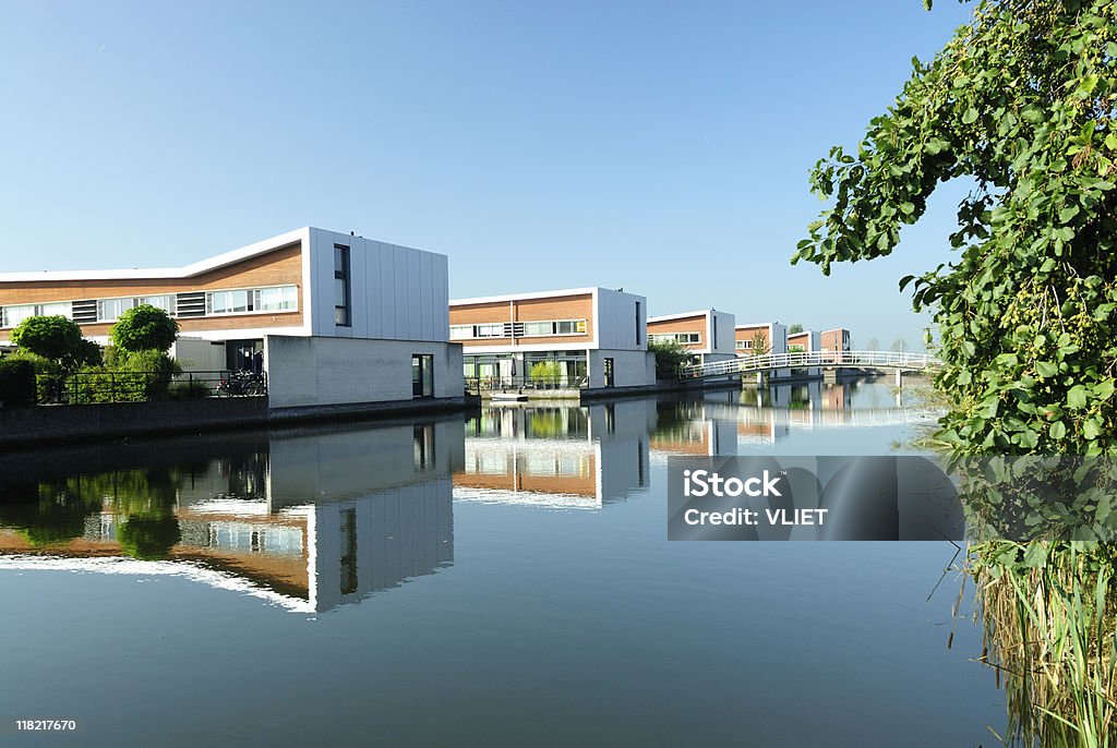 Modernas casas además de agua en los Países Bajos - Foto de stock de Utrecht libre de derechos