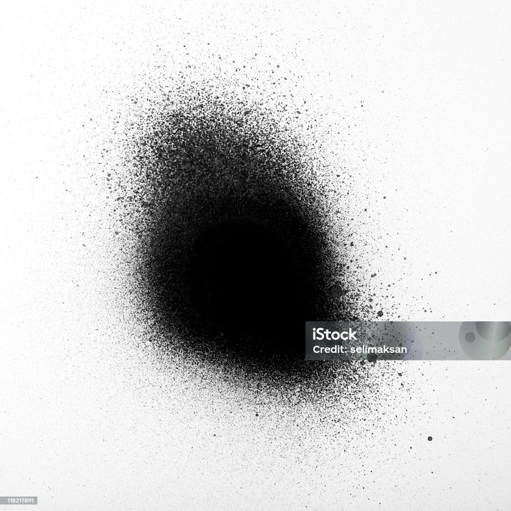 Colpo di Studio di spruzzi di vernice nera su sfondo bianco - Foto stock royalty-free di Vernice a spray