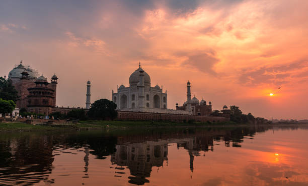 istock The Taj Mahal 1182205950