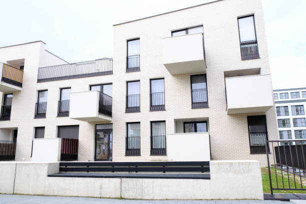 istock Long bench in a courtyard in a modern white apartment buildings district. 1182211069