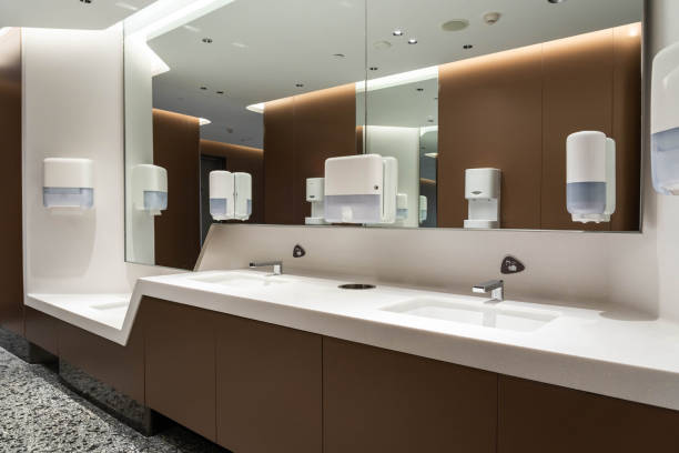 baño público - bathroom contemporary office sparse fotografías e imágenes de stock