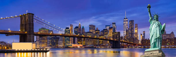 puente de brooklyn nueva york - statue of liberty new york city statue usa fotografías e imágenes de stock