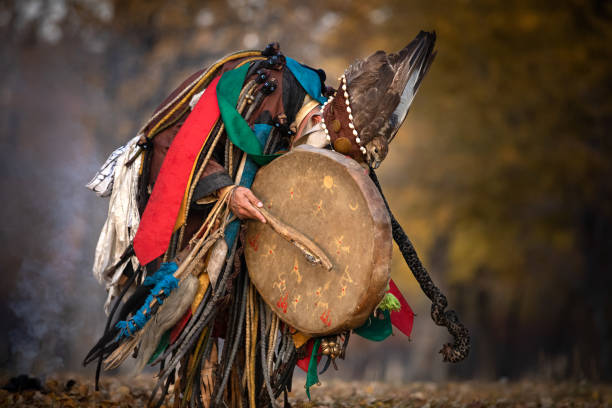 mongolian shaman performing a ritual. - ceremonial dancing imagens e fotografias de stock