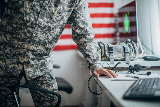 istock US soldier at the office 1182271685