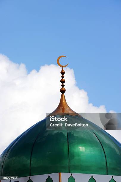 Moschee Dach Und Crescent Stockfoto und mehr Bilder von Grün - Grün, Moschee, Bauwerk