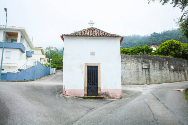 a typical chapel on the crossroad upwords the hill oh a small portuguese city - upwords imagens e fotografias de stock