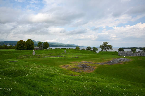 lake champlain e crown point ny - sailboat pier bridge storm - fotografias e filmes do acervo