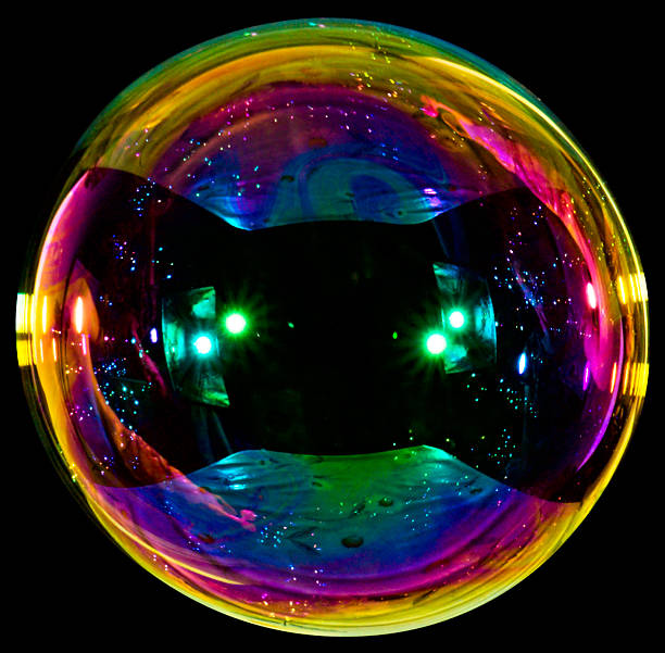 grandes sobre fondo negro de burbujas de jabón - spectrum geometry refraction sphere fotografías e imágenes de stock