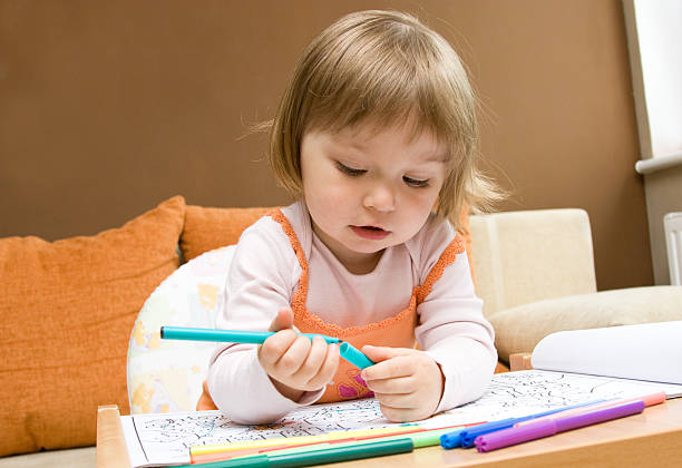 istock baby girl drawing 118231698