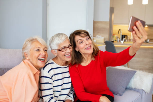 istock Friendship is priceless 1182323537