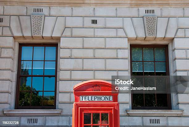 Foto de Red Telefone Box Duas Janelas e mais fotos de stock de Cabina telefónica vermelha - Cabina telefónica vermelha, Londres - Inglaterra, Reino Unido