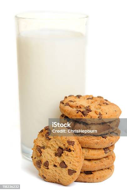 Biscotti E Latte - Fotografie stock e altre immagini di Bevanda analcolica - Bevanda analcolica, Bianco, Bibita