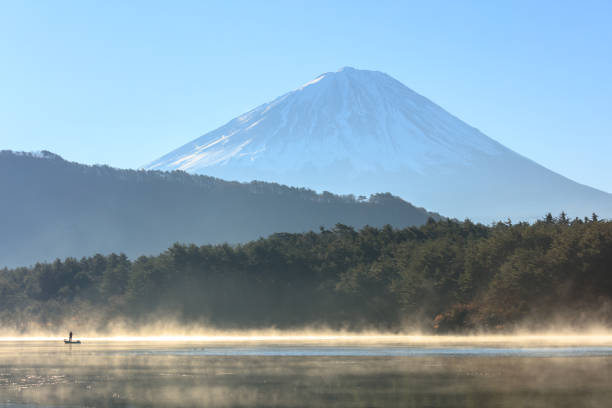 fuji con nebbia mattutina nella stagione autunnale. - 2417 foto e immagini stock