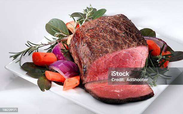 Foto de Carne Assada e mais fotos de stock de Caçarola com carne - Caçarola com carne, Assado, Bife