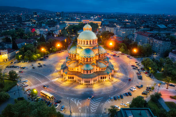 alexander-newski-kathedrale in sofia, bulgarien, aufgenommen im mai 2019, aufgenommen in hdr - travel europe night dome stock-fotos und bilder