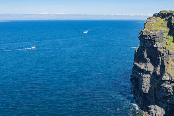 berühmte moher-klippen in westirland - republic of ireland cliffs of moher cliff galway stock-fotos und bilder