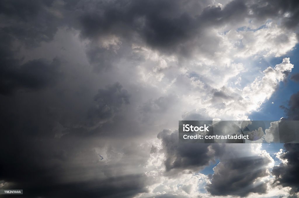 Nuvole tempestose - Foto stock royalty-free di Alba - Crepuscolo