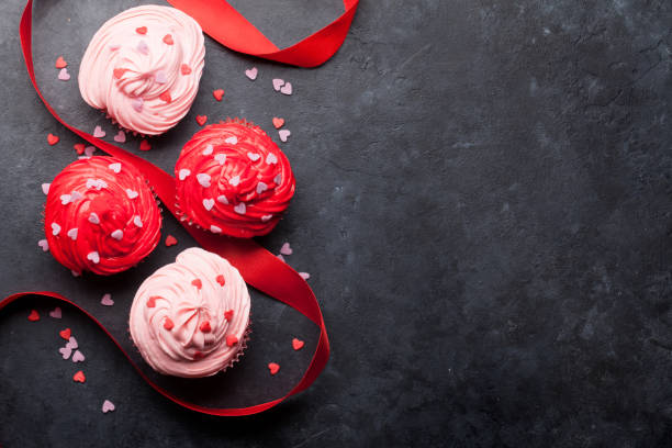 istock Delicious Valentine's day cupcakes 1182421295