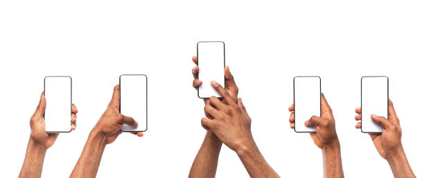 manos del hombre usando teléfono inteligente con pantalla en blanco sobre fondo blanco - hand holding phone fotografías e imágenes de stock
