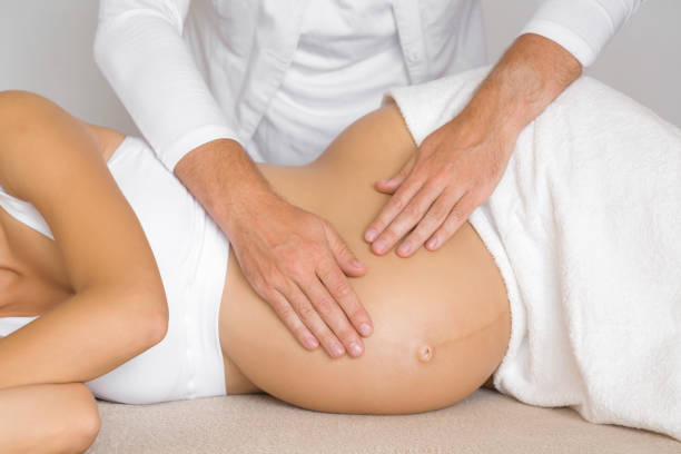 5 400+ Massage Femme Enceinte Photos, taleaux et images libre de droits -  iStock | Relaxation, Yoga, Réflexologie