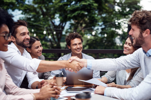 istock Sealing the deal 1182450676