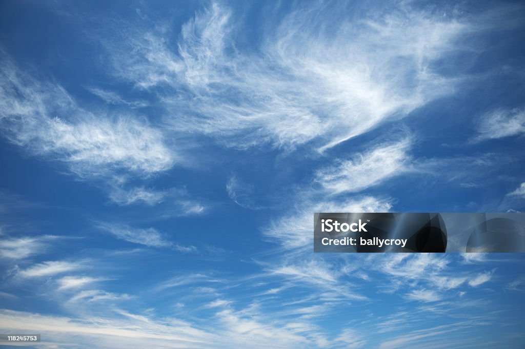 Cirrus nuvens - Foto de stock de Azul royalty-free