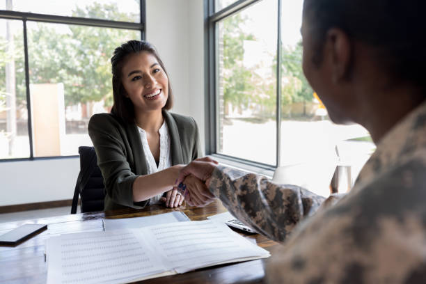 istock Financial advisor meets with veteran 1182464325