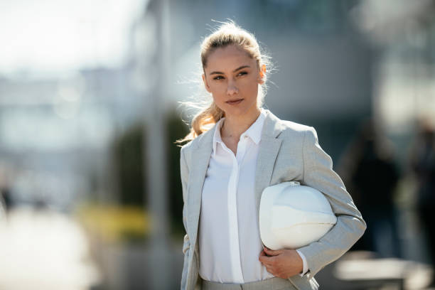 建設中の若い女性エンジニアの肖像 - construction young adult architect women ストックフォトと画像