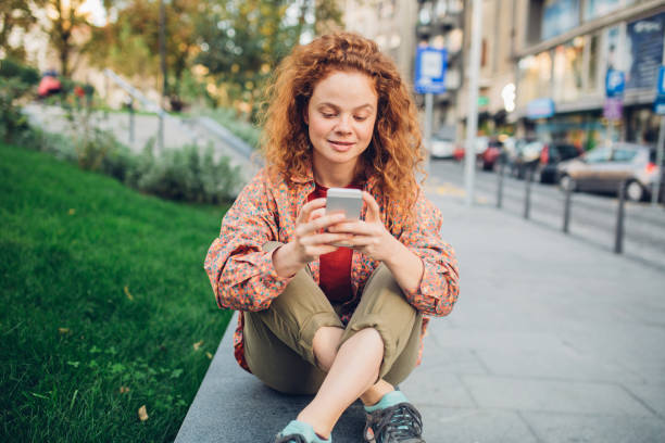 istock Pretty ginger girl texting 1182488899