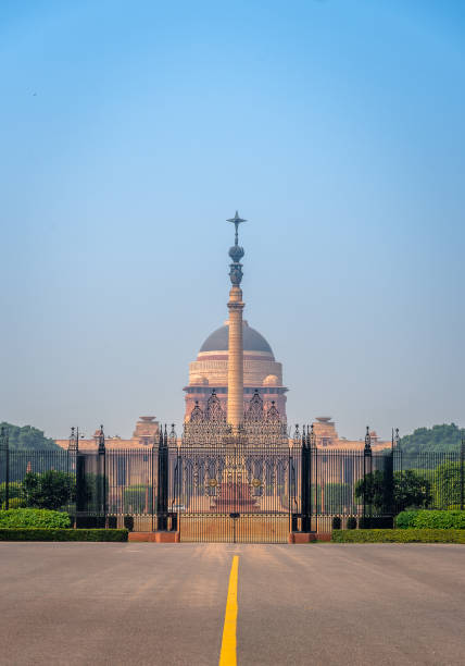 der rashtrapati bhavan - boulevard mansion road grounds stock-fotos und bilder