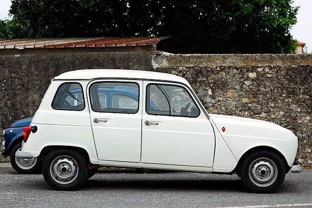 Photo of Renault 4, Profile. Color Image