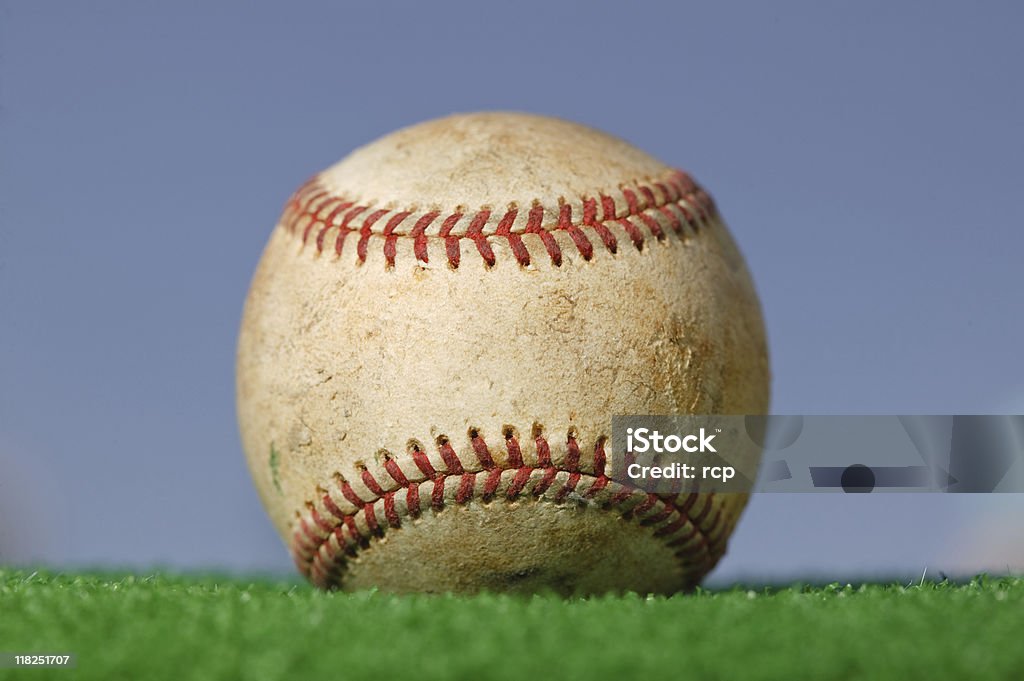 Beisebol no gramado - Foto de stock de Acabado royalty-free