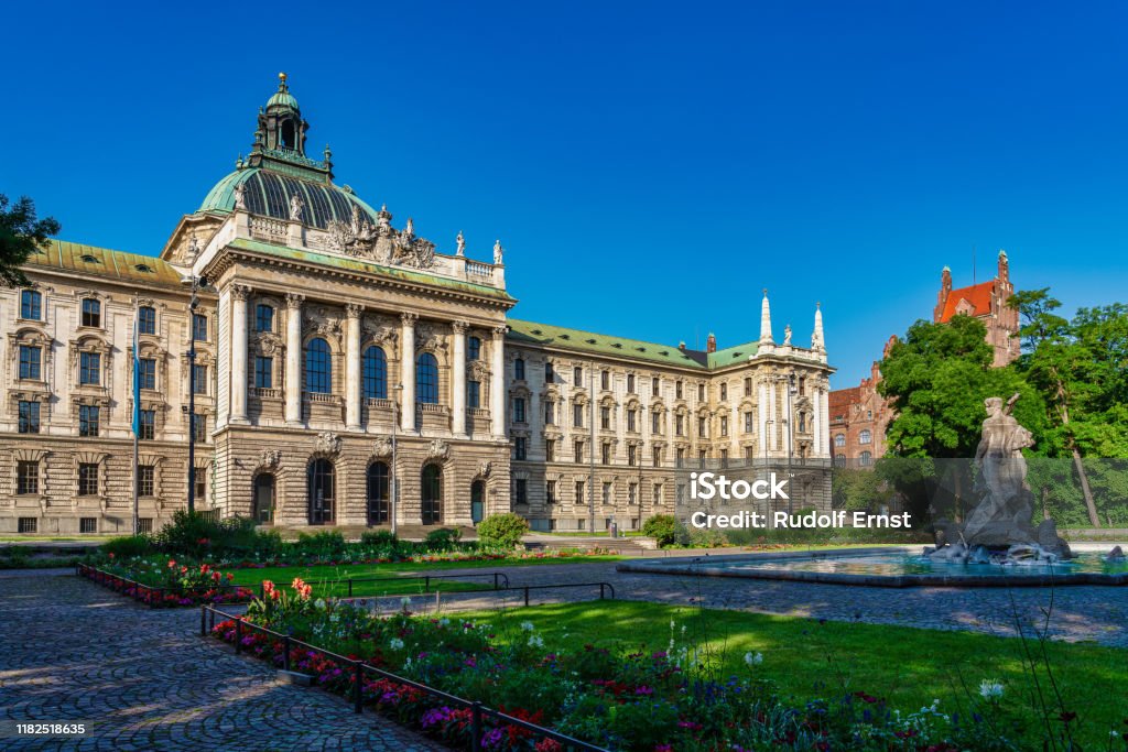 Justizpalast - Justizpalast in München, Bayern, Deutschland - Lizenzfrei Gerichtsgebäude Stock-Foto